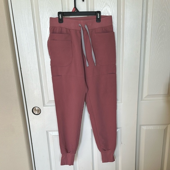 Figs Mauve Jogger scrubs - Picture 2 of 8